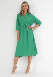 Zielona Sukienka Rheniolea. Zielone sukienki damskie Born2be, m, bez wzorów, eleganckie, bez kołnierzyka, bez ramiączek, midi, kopertowe. W wyprzedaży za 87.99 zł.