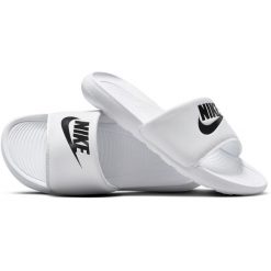 Klapki damskie Nike Victori One Slide. Białe klapki damskie Nike, bez wzorów, z materiału, bez obcasa. Za 139.99 zł.