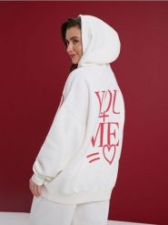 Bluza z napisem na plecach - kremowy. Białe bluzy bez kaptura damskie Sinsay, l. Za 49.99 zł.