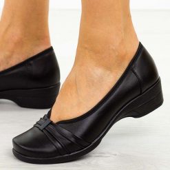Czarne skórzane Polskie półbuty damskie Gregors 1122. Czarne półbuty damskie GREGORS, bez wzorów, z jeansu, eleganckie, bez obcasa, na płaskiej podeszwie. Za 339.00 zł.