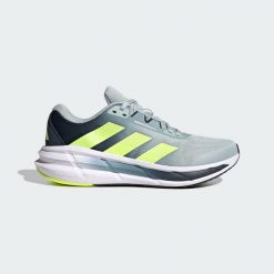 Buty do biegania Questar 3. Szare buty fitness męskie Adidas, do biegania. Za 409.45 zł.