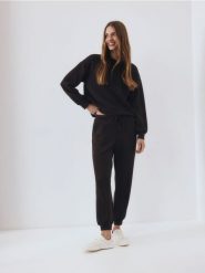 Bluza z dodatkiem modalu - ciemnobrązowy. Brązowe bluzy bez kaptura damskie Reserved, l, z dzianiny. W wyprzedaży za 69.99 zł.