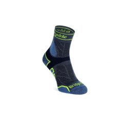 Skarpety biegowe Bridgedale Ultra Lt T2 Merino Sport 3/4 Crew. Niebieskie skarpetki damskie Bridgedale, bez wzorów, z elastanu. Za 71.99 zł.