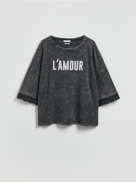 T-shirt z rękawami 3/4 - ciemnoszary. Szare t-shirty damskie Reserved, bez wzorów, z bawełny, bez kołnierzyka. Za 59.99 zł.