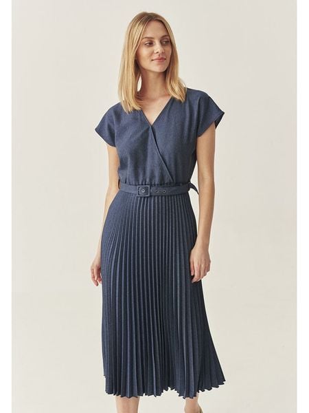 TATUUM Sukienka w kolorze granatowym rozmiar: 38. Niebieskie sukienki damskie Tatuum, bez wzorów, z tkaniny, bez kołnierzyka, bez ramiączek, midi. Za 231.13 zł.