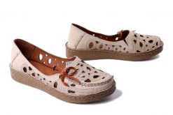COMFORTABEL 830034-08 beige, półbuty damskie. Brązowe półbuty damskie Comfortabel, w ażurowe wzory, ze skóry, bez obcasa. Za 211.92 zł.