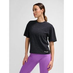 Koszulka damska Hummel MT Ultra Boxy. Czarne t-shirty damskie HUMMEL, bez wzorów, z dżerseju, bez kołnierzyka. Za 148.00 zł.