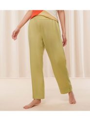 Triumph Spodnie w kolorze oliwkowym rozmiar: 40. Zielone spodnie materiałowe damskie Triumph, bez wzorów, z lyocellu. Za 87.40 zł.