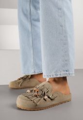 Zielone Klapki na Grubej Podeszwie z Frędzlami Klamrami i Koralikami Glysnell. Zielone klapki damskie Born2be, bez wzorów, z jeansu, bez obcasa, na płaskiej podeszwie. Za 109.99 zł.