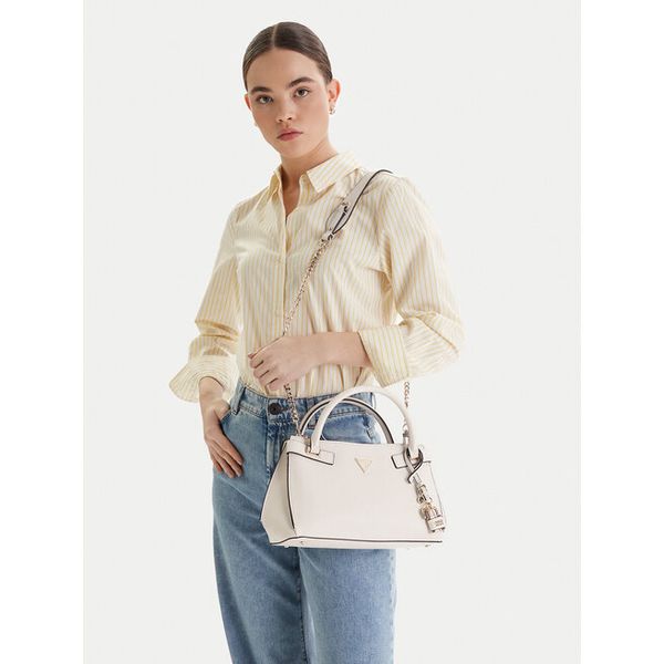 Torebka Guess. Białe torebki klasyczne damskie Guess, z aplikacjami, bez dodatków. Za 369.99 zł.