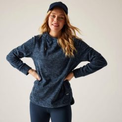 Bluza damska z kapturem Mayse. Niebieskie bluzy z kapturem damskie Regatta, z bawełny. Za 157.50 zł.