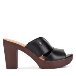 Klapki Lasocki. Czarne klapki damskie Lasocki, bez wzorów, bez obcasa. Za 169.99 zł.