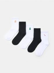 Skarpetki z motywem świątecznym 5 pack - wielobarwny. Skarpetki męskie Sinsay, bez wzorów. Za 19.99 zł.