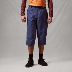 Szorty 3/4 Endura Hummvee. Niebieskie szorty męskie ENDURA, bez kołnierzyka. Za 359.99 zł.