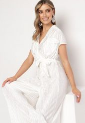 Biały Kombinezon z Kopertowym Dekoltem i Gumką w Pasie z Szerokimi Nogawkami i Paskiem Gliceri. Białe kombinezony damskie Born2be, s, bez wzorów, eleganckie, bez kołnierzyka, bez ramiączek, długie. Za 129.99 zł.