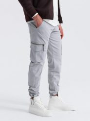 Męskie spodnie STRAIGHT LEG cargo z trójkątnym pinem na kieszeni – szare V3 OM-PACG-0196 - XXL. Szare spodnie materiałowe męskie Ombre Clothing, bez wzorów, z bawełny, eleganckie. Za 137.99 zł.