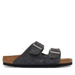 Klapki Birkenstock. Szare klapki damskie Birkenstock, bez wzorów, bez obcasa. Za 509.99 zł.
