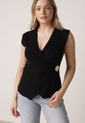 Czarna Bluzka z Wiskozą Kopertowym Dekoltem i Metalową Klamrą z Boku Sanviel. Czarne bluzki damskie Born2be, m, bez wzorów, z jeansu, bez kołnierzyka, bez ramiączek. Za 79.99 zł.