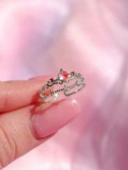 Lodie Silver Pierścionek z cyrkoniami rozmiar: onesize. Szare pierścionki damskie Lodie Silver, z cyrkonią, z mosiądzu. Za 30.99 zł.