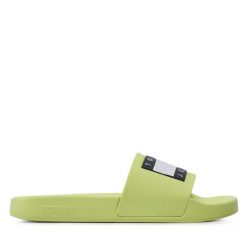 Klapki Tommy Jeans. Zielone klapki damskie Tommy Jeans, bez wzorów, z jeansu, bez obcasa. Za 169.99 zł.