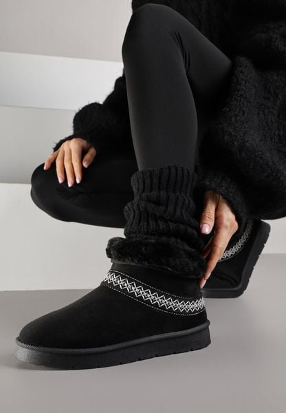 Czarne Wsuwane Śniegowce z Imitacji Zamszu Zdobione Haftem i Futerkiem Zetesse. Czarne śniegowce damskie Born2be, z jeansu. Za 99.99 zł.