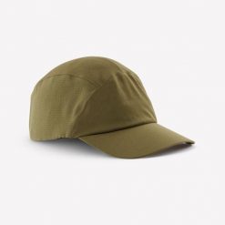 Czapka turystyczna z daszkiem Hike 500. Brązowe czapki z daszkiem damskie FORCLAZ, bez wzorów, z elastanu. Za 39.99 zł.