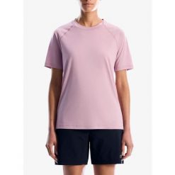 Koszulka szybkoschnąca damska Berghaus Ivyhill Light Tech Tee Af. Czerwone bluzki damskie Berghaus, bez wzorów, sportowe, bez kołnierzyka, bez ramiączek. Za 192.49 zł.