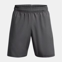 Spodenki treningowe męskie Under Armour Woven Wordmark. Szare szorty męskie Under Armour, bez kołnierzyka. Za 89.99 zł.