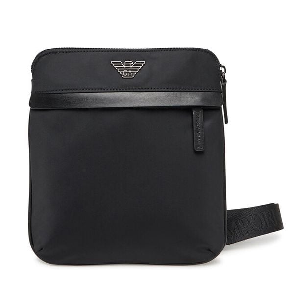 Saszetka Emporio Armani. Czarne saszetki męskie Emporio Armani. Za 649.99 zł.