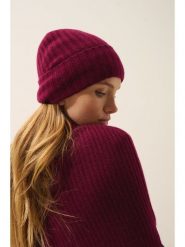 Just Cashmere Kaszmirowa czapka "Jin" w kolorze bordowym rozmiar: onesize. Czerwone czapki zimowe damskie Just Cashmere, z kaszmiru. Za 184.46 zł.