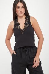 Top damski prążkowany z koronką TWINSET. Topy damskie Twinset Milano, l, bez wzorów, z koronki, bez kołnierzyka. Za 449.00 zł.