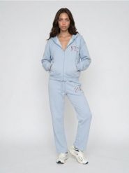 Spodnie dresowe wide leg z nadrukiem - błękitny. Niebieskie spodnie sportowe damskie Sinsay, l, z dresówki. Za 39.99 zł.