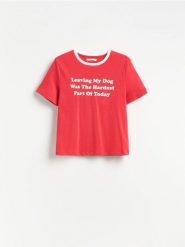 Bawełniany t-shirt z nadrukiem - czerwony. Czerwone t-shirty damskie Reserved, l, bez wzorów, z bawełny, bez kołnierzyka. Za 45.99 zł.