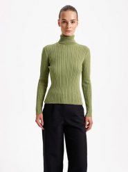 BGN Sweter w kolorze zielonym rozmiar: 40. Zielone golfy damskie BGN, bez wzorów, z wełny, bez ramiączek. Za 61.46 zł.