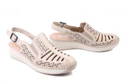 RIEKER 48763-60 beige, sandały damskie. Brązowe sandały damskie Rieker, w ażurowe wzory, bez obcasa, na koturnie. Za 359.90 zł.