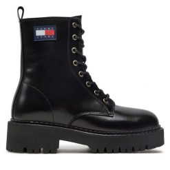 Trapery Tommy Jeans. Czarne trapery damskie Tommy Jeans, z jeansu, bez obcasa. Za 989.99 zł.