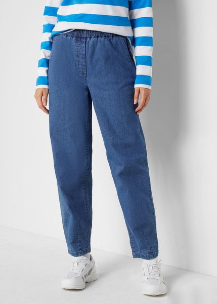 Jeansy mom, high waist, wygodny pas. Niebieskie jeansy damskie bonprix, z podwyższonym stanem. Za 109.99 zł.
