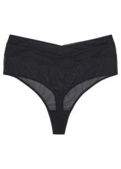 Stringi z wysokim stanem. Czarne stringi damskie bonprix, bez wzorów. Za 52.99 zł.