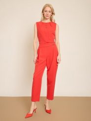 BGN Spodnie w kolorze czerwonym rozmiar: 34. Czerwone spodnie materiałowe damskie BGN, bez wzorów, z materiału. Za 121.99 zł.