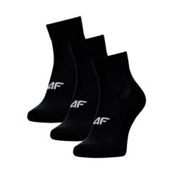 Skarpety 4F 3-pak, bawełniane, bezszwowe, za kostkę. Czarne skarpetki damskie 4f, bez wzorów, z bawełny. Za 45.99 zł.