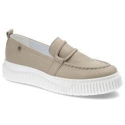 Półbuty damskie Nessi, gładka cholewka o minimalistycznym wykończeniu wsuwany fason z paskiem na podbiciu lekka podeszwa, beżowe, 22159. Brązowe półbuty damskie Nessi, bez wzorów, ze skóry, biznesowe, bez obcasa. Za 269.00 zł.