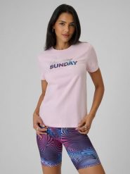 4F T-shirt regular z nadrukiem damski - różowy XS. Czerwone t-shirty damskie 4f, xs, bez wzorów, z bawełny, bez kołnierzyka. Za 59.99 zł.