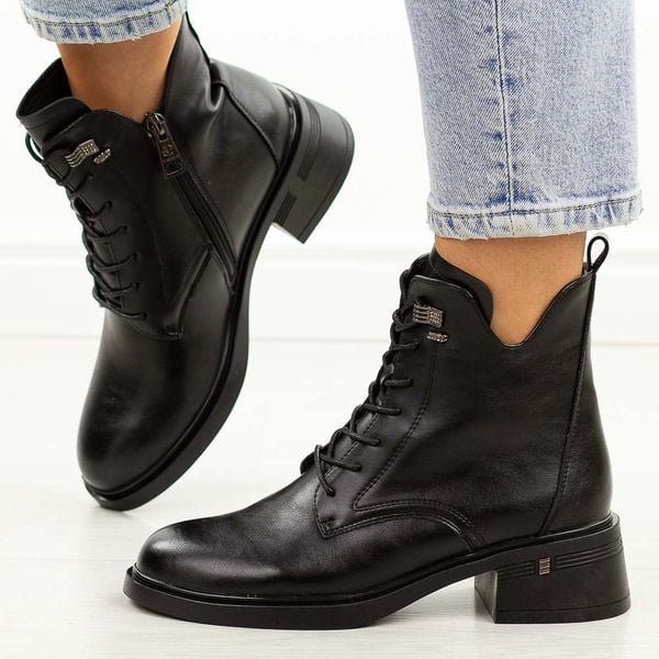 Czarne botki damskie Vinceza 58602. Czarne botki damskie VINCEZA, na jesień, z polaru, eleganckie, z okrągłym noskiem, bez obcasa, na obcasie, bez zapięcia. W wyprzedaży za 210.68 zł.