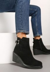Czarne Botki na Koturnie Ozdobione Klamrą Realissa. Czarne botki damskie Born2be, z jeansu, eleganckie, bez obcasa, na koturnie, bez zapięcia. Za 139.99 zł.