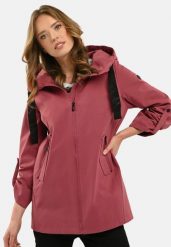 Prosty, krótki płaszcz J-TWIGGY. Czerwone płaszcze damskie Volcano, plus size, bez wzorów, z materiału, klasyczne, plus size. Za 329.99 zł.