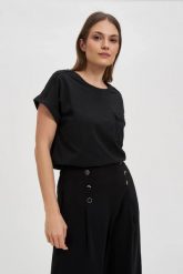 Bawełniany t-shirt ozdobiony koralikami czarny. Czarne t-shirty damskie MOODO, l, bez wzorów, z bawełny, bez kołnierzyka. Za 69.99 zł.