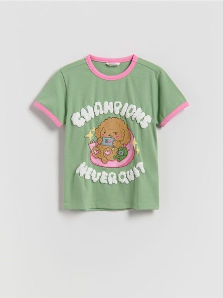 Bawełniany t-shirt z nadrukiem Boffie & Poko - oliwkowy. Zielone koszulki dziewczęce Reserved, bez wzorów, z bawełny, bez ramiączek. Za 39.99 zł.