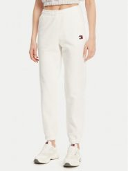 Tommy Jeans Spodnie dresowe Badge DW0DW20679 Écru Regular Fit. Jeansy damskie Tommy Jeans, s, bez wzorów, z bawełny. Za 219.99 zł.