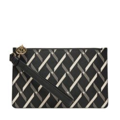 Torebka Armani Exchange. Czarne torebki klasyczne damskie Armani Exchange, bez wzorów, wizytowe, bez kołnierzyka, bez ramiączek. Za 299.99 zł.