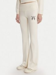 Guess Spodnie dzianinowe W6RB63 Z2V62 Écru Relaxed Fit. Spodnie materiałowe damskie Guess, z aplikacjami, z dzianiny. Za 389.99 zł.